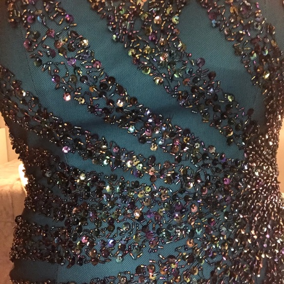 Sean Collection Gown - Picture 3 of 5